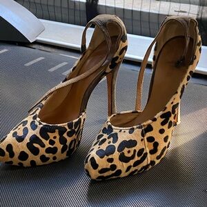 LAMB cheetah/leopard print size 10